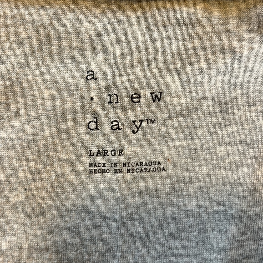 Gray tee - Picture 3 of 3
